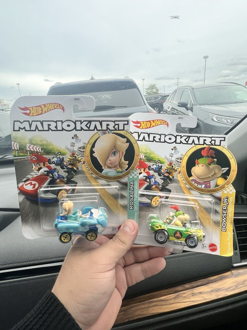 Hot Wheels Mario Kart Rosalina Birthday Girl and Bowser Jr set